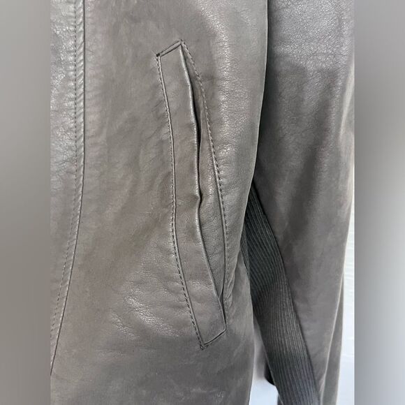 Torrid | Women's Faux Leather Gray Silver Zip Long Sleeve Jacket Coat 4 - Picture 5 of 9